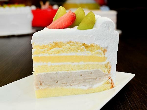 ▲宝泉2022母親節蛋糕~感恩(香草蛋糕+布丁+芋泥餡)