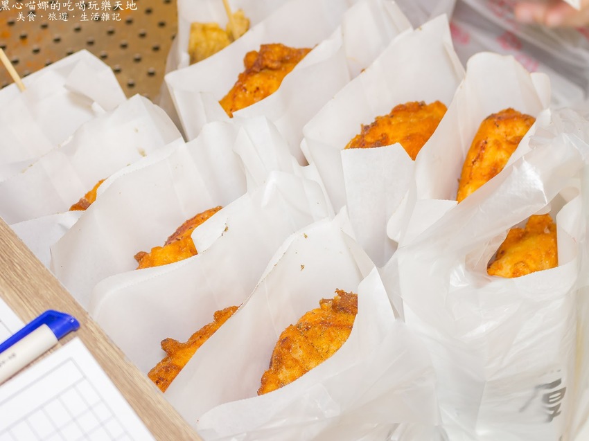 高雄左營︱厚一點雞排專賣店　超囂張！硬是比別人厚又噴汁滑嫩大雞排！涮嘴好吃追劇看電影不能沒有它！！