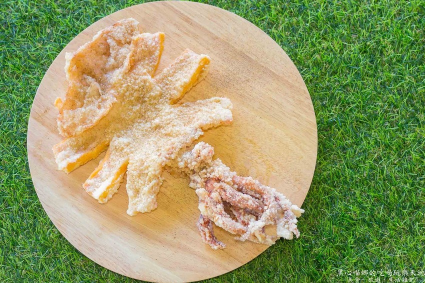 高雄左營︱厚一點雞排專賣店　超囂張！硬是比別人厚又噴汁滑嫩大雞排！涮嘴好吃追劇看電影不能沒有它！！