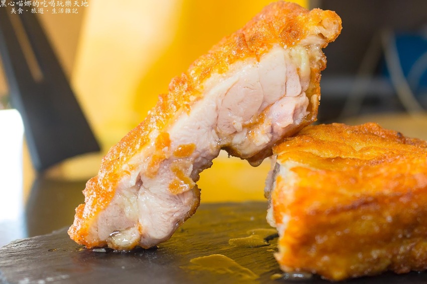 高雄左營︱厚一點雞排專賣店　超囂張！硬是比別人厚又噴汁滑嫩大雞排！涮嘴好吃追劇看電影不能沒有它！！