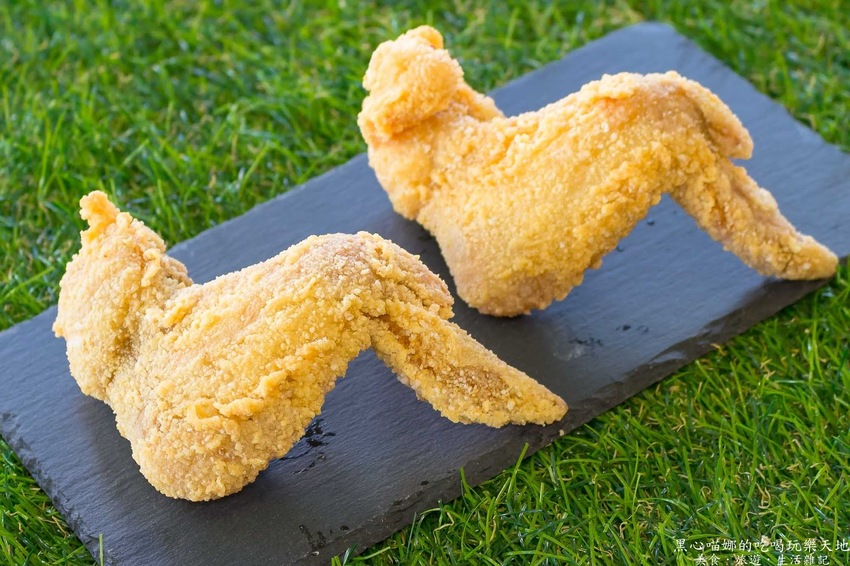 高雄左營︱厚一點雞排專賣店　超囂張！硬是比別人厚又噴汁滑嫩大雞排！涮嘴好吃追劇看電影不能沒有它！！