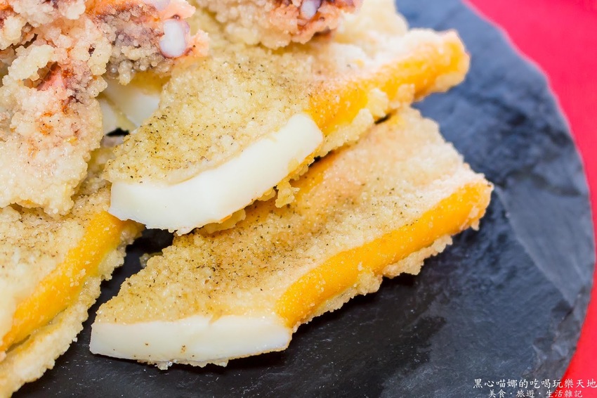 高雄左營︱厚一點雞排專賣店　超囂張！硬是比別人厚又噴汁滑嫩大雞排！涮嘴好吃追劇看電影不能沒有它！！