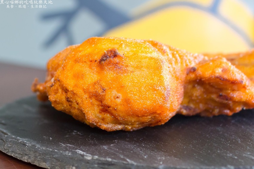 高雄左營︱厚一點雞排專賣店　超囂張！硬是比別人厚又噴汁滑嫩大雞排！涮嘴好吃追劇看電影不能沒有它！！