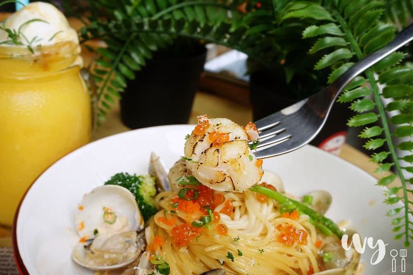 Emma’s Cafe|二訪中國醫附近巷弄早午餐廳,全新菜單上市,老少咸宜的和風洋食和重磅漢堡,還有提供包場服務!