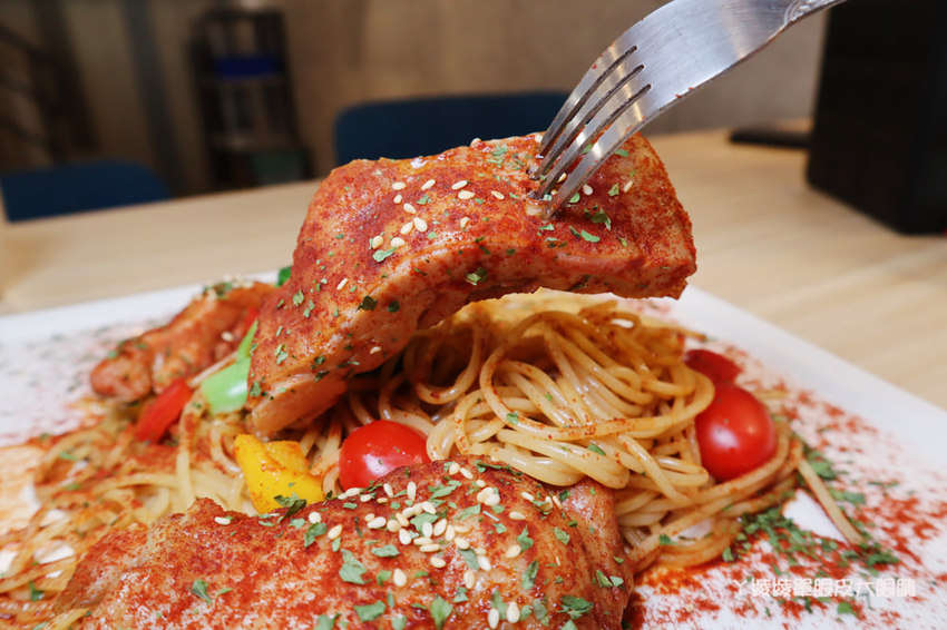 新竹美食推薦喜食廚房！新竹也有好吃又夢幻的彩虹漢堡，天公壇附近新開幕結合藝術的美食餐廳