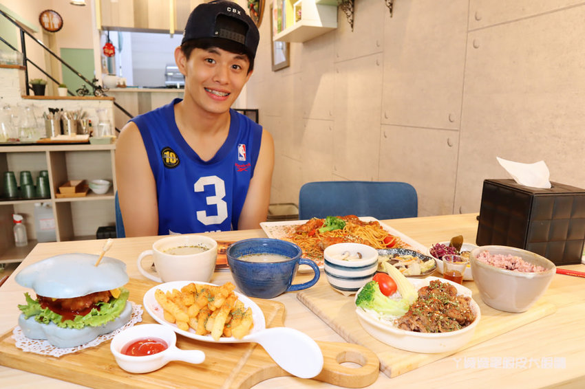 新竹美食推薦喜食廚房！新竹也有好吃又夢幻的彩虹漢堡，天公壇附近新開幕結合藝術的美食餐廳