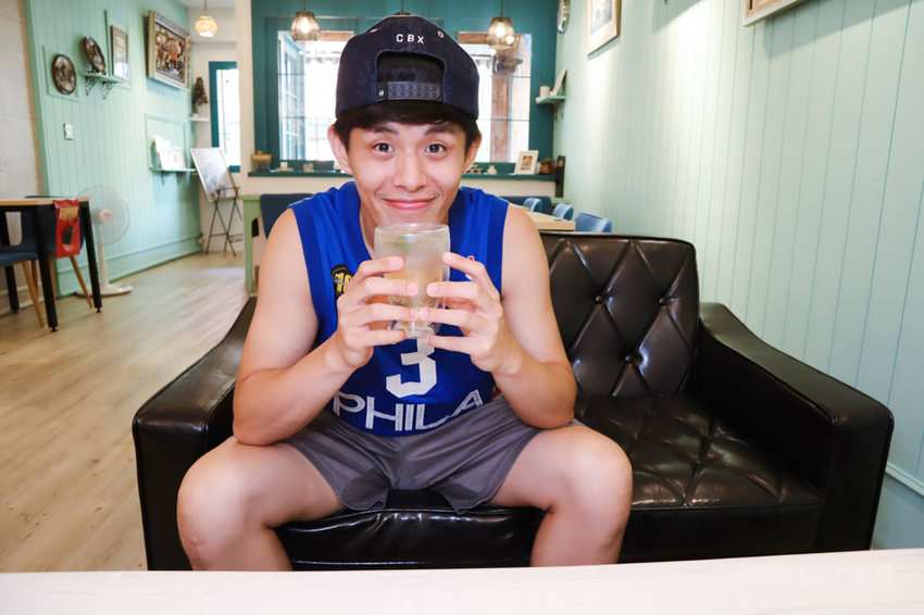 新竹美食推薦喜食廚房！新竹也有好吃又夢幻的彩虹漢堡，天公壇附近新開幕結合藝術的美食餐廳