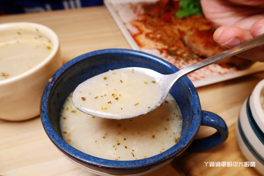 新竹美食推薦喜食廚房！新竹也有好吃又夢幻的彩虹漢堡，天公壇附近新開幕結合藝術的美食餐廳