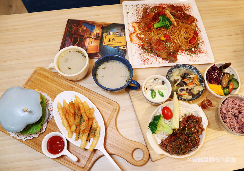 新竹美食推薦喜食廚房！新竹也有好吃又夢幻的彩虹漢堡，天公壇附近新開幕結合藝術的美食餐廳