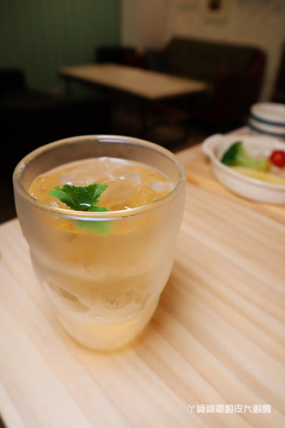 新竹美食推薦喜食廚房！新竹也有好吃又夢幻的彩虹漢堡，天公壇附近新開幕結合藝術的美食餐廳