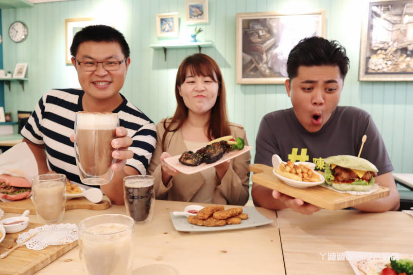 新竹美食推薦喜食廚房！新竹也有好吃又夢幻的彩虹漢堡，天公壇附近新開幕結合藝術的美食餐廳