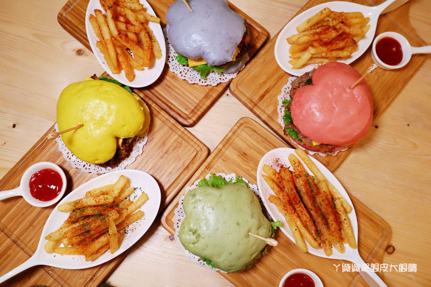 新竹美食推薦喜食廚房！新竹也有好吃又夢幻的彩虹漢堡，天公壇附近新開幕結合藝術的美食餐廳