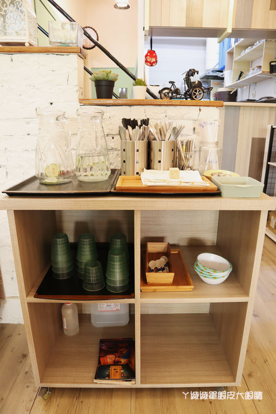 新竹美食推薦喜食廚房！新竹也有好吃又夢幻的彩虹漢堡，天公壇附近新開幕結合藝術的美食餐廳