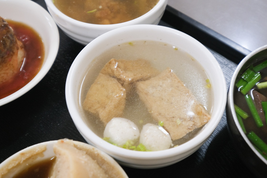 華南碗粿 嘉義東市場傳統早餐,碗粿、筒仔米糕、肉骨酥湯、綜合湯