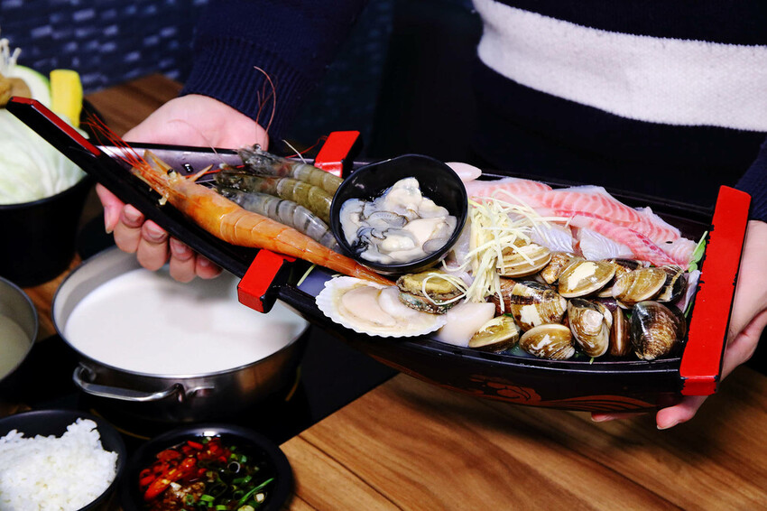 三重高中平價火鍋推薦！起司牛奶鍋、澎湃海鮮船、肉盤加量50%