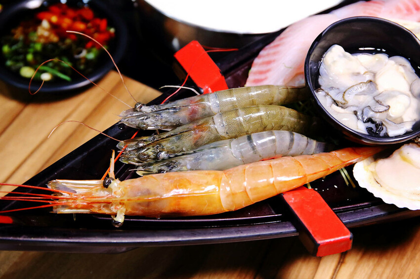 三重高中平價火鍋推薦！起司牛奶鍋、澎湃海鮮船、肉盤加量50%