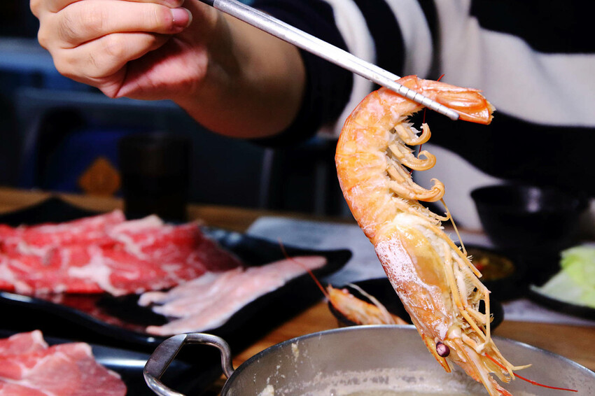 三重高中平價火鍋推薦！起司牛奶鍋、澎湃海鮮船、肉盤加量50%