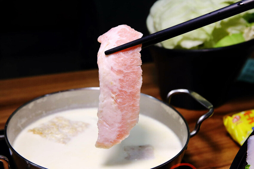 三重高中平價火鍋推薦！起司牛奶鍋、澎湃海鮮船、肉盤加量50%