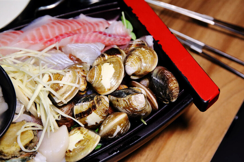 三重高中平價火鍋推薦！起司牛奶鍋、澎湃海鮮船、肉盤加量50%