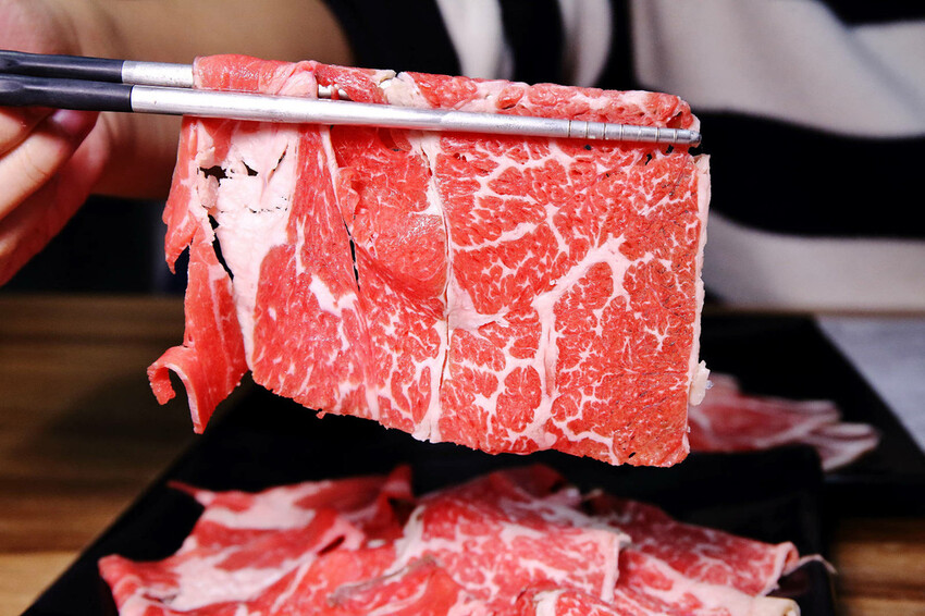 三重高中平價火鍋推薦！起司牛奶鍋、澎湃海鮮船、肉盤加量50%