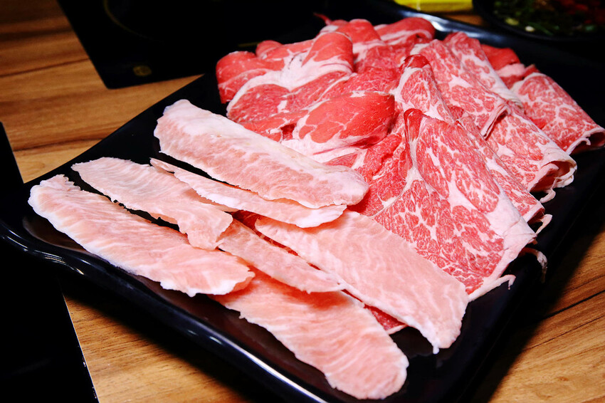 三重高中平價火鍋推薦！起司牛奶鍋、澎湃海鮮船、肉盤加量50%