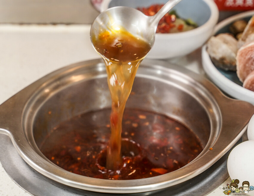 高雄首間 湯旺麻辣回轉火鍋-高雄總店，新奇有趣迴轉鍋物料自取 x 平價火鍋吃到飽 - 跟著尼力吃喝玩樂＆親子生活