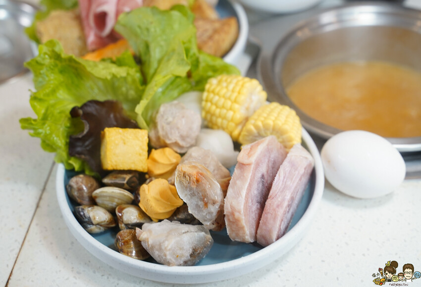 高雄首間 湯旺麻辣回轉火鍋-高雄總店，新奇有趣迴轉鍋物料自取 x 平價火鍋吃到飽 - 跟著尼力吃喝玩樂＆親子生活