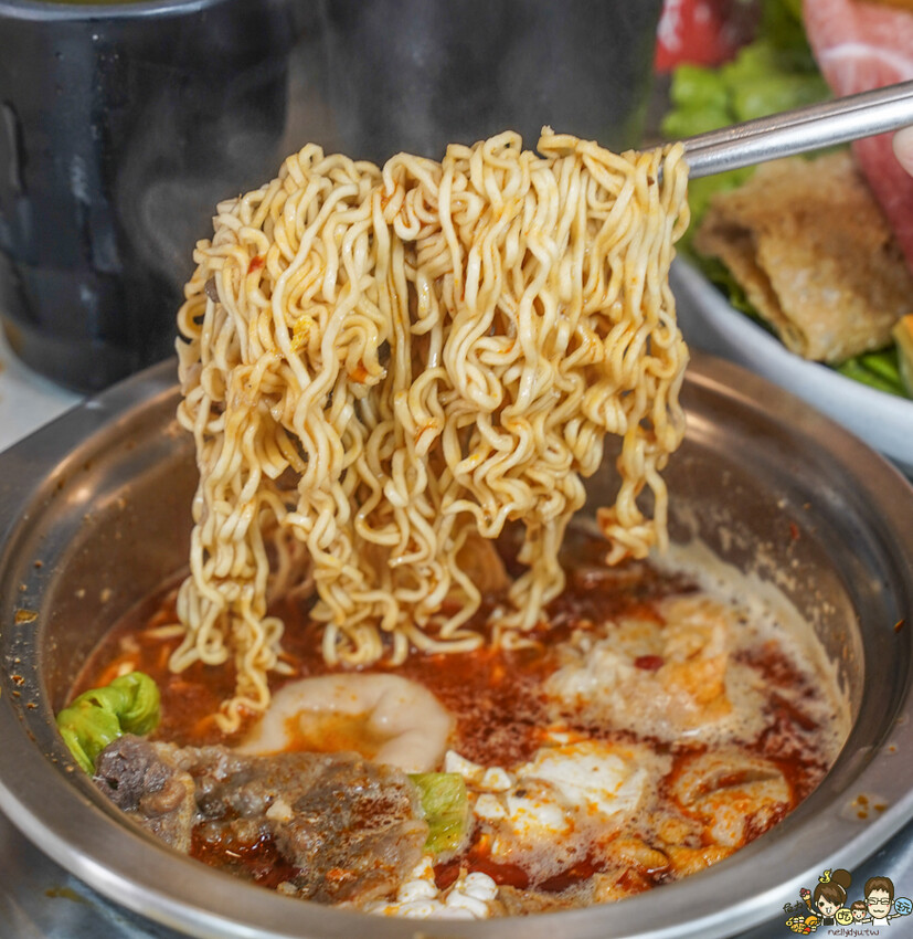 高雄首間 湯旺麻辣回轉火鍋-高雄總店，新奇有趣迴轉鍋物料自取 x 平價火鍋吃到飽 - 跟著尼力吃喝玩樂＆親子生活