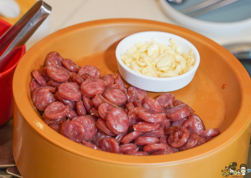 高雄首間 湯旺麻辣回轉火鍋-高雄總店，新奇有趣迴轉鍋物料自取 x 平價火鍋吃到飽 - 跟著尼力吃喝玩樂＆親子生活