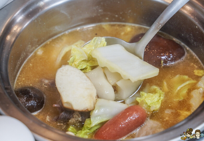 高雄首間 湯旺麻辣回轉火鍋-高雄總店，新奇有趣迴轉鍋物料自取 x 平價火鍋吃到飽 - 跟著尼力吃喝玩樂＆親子生活