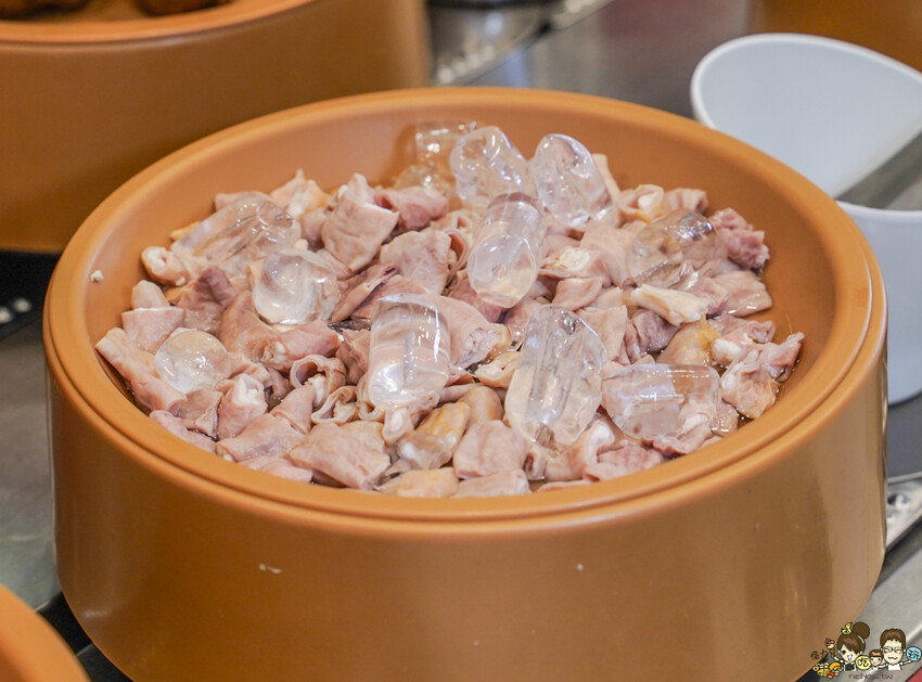 高雄首間 湯旺麻辣回轉火鍋-高雄總店，新奇有趣迴轉鍋物料自取 x 平價火鍋吃到飽 - 跟著尼力吃喝玩樂＆親子生活