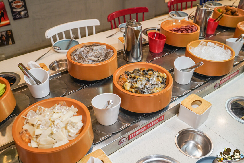 高雄首間 湯旺麻辣回轉火鍋-高雄總店，新奇有趣迴轉鍋物料自取 x 平價火鍋吃到飽 - 跟著尼力吃喝玩樂＆親子生活