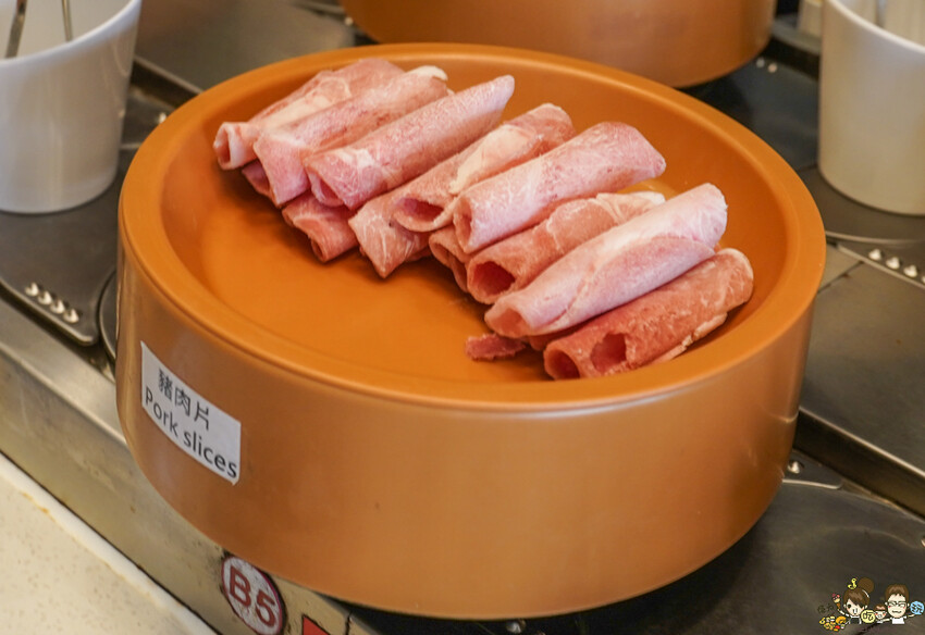 高雄首間 湯旺麻辣回轉火鍋-高雄總店，新奇有趣迴轉鍋物料自取 x 平價火鍋吃到飽 - 跟著尼力吃喝玩樂＆親子生活