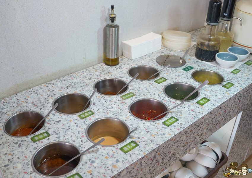 高雄首間 湯旺麻辣回轉火鍋-高雄總店，新奇有趣迴轉鍋物料自取 x 平價火鍋吃到飽 - 跟著尼力吃喝玩樂＆親子生活