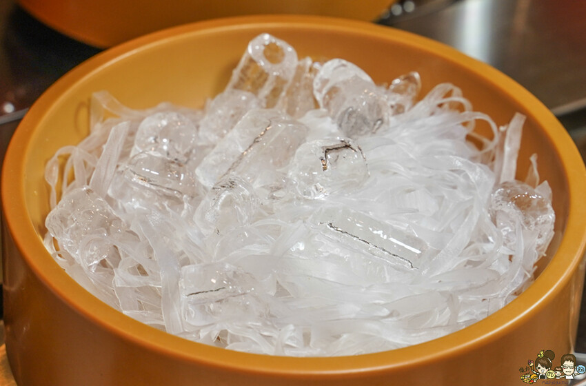 高雄首間 湯旺麻辣回轉火鍋-高雄總店，新奇有趣迴轉鍋物料自取 x 平價火鍋吃到飽 - 跟著尼力吃喝玩樂＆親子生活