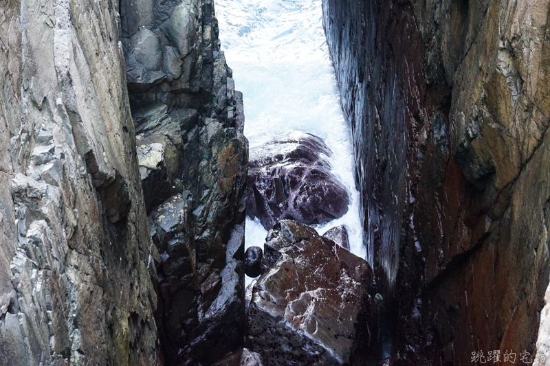 [馬祖旅遊]絕美東引-湛藍無暇海洋 礁岩純白燈塔 彷彿在歐洲ㄧ般 怎能讓人不愛你 東引一日行程景點規劃  東引燈塔(內有影片)