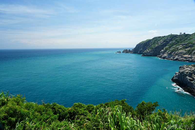 [馬祖旅遊]絕美東引-湛藍無暇海洋 礁岩純白燈塔 彷彿在歐洲ㄧ般 怎能讓人不愛你 東引一日行程景點規劃  東引燈塔(內有影片)