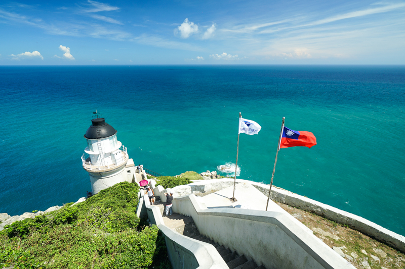 [馬祖旅遊]絕美東引-湛藍無暇海洋 礁岩純白燈塔 彷彿在歐洲ㄧ般 怎能讓人不愛你 東引一日行程景點規劃  東引燈塔(內有影片)