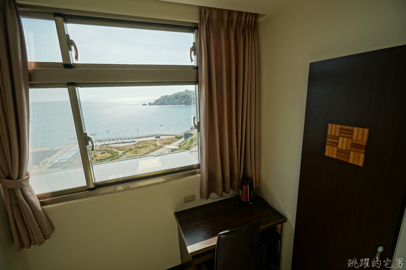 [馬祖旅遊]絕美東引-湛藍無暇海洋 礁岩純白燈塔 彷彿在歐洲ㄧ般 怎能讓人不愛你 東引一日行程景點規劃  東引燈塔(內有影片)