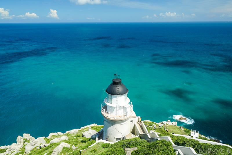 [馬祖旅遊]絕美東引-湛藍無暇海洋 礁岩純白燈塔 彷彿在歐洲ㄧ般 怎能讓人不愛你 東引一日行程景點規劃  東引燈塔(內有影片)