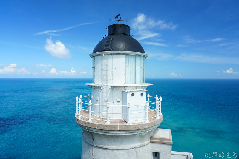 [馬祖旅遊]絕美東引-湛藍無暇海洋 礁岩純白燈塔 彷彿在歐洲ㄧ般 怎能讓人不愛你 東引一日行程景點規劃  東引燈塔(內有影片)