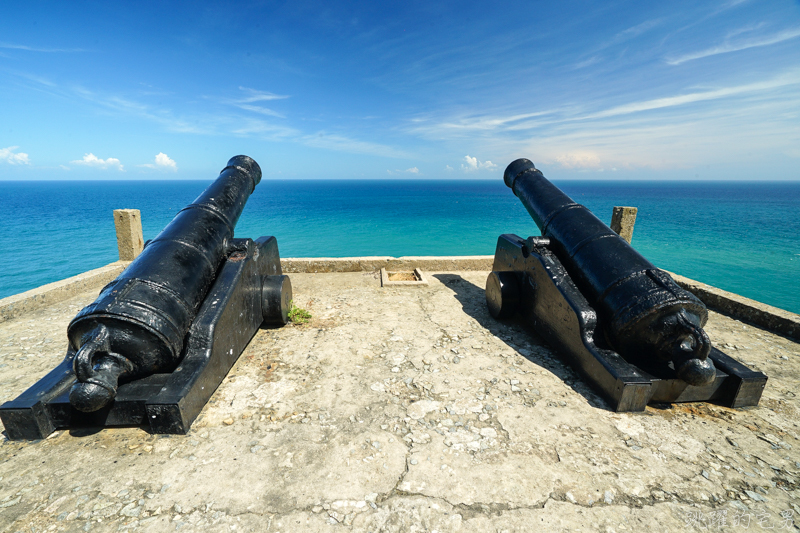 [馬祖旅遊]絕美東引-湛藍無暇海洋 礁岩純白燈塔 彷彿在歐洲ㄧ般 怎能讓人不愛你 東引一日行程景點規劃  東引燈塔(內有影片)