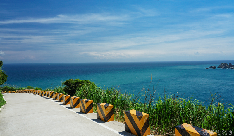 [馬祖旅遊]絕美東引-湛藍無暇海洋 礁岩純白燈塔 彷彿在歐洲ㄧ般 怎能讓人不愛你 東引一日行程景點規劃  東引燈塔(內有影片)