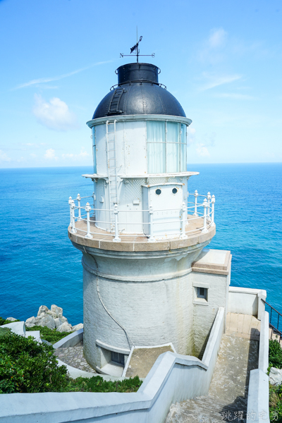 [馬祖旅遊]絕美東引-湛藍無暇海洋 礁岩純白燈塔 彷彿在歐洲ㄧ般 怎能讓人不愛你 東引一日行程景點規劃  東引燈塔(內有影片)