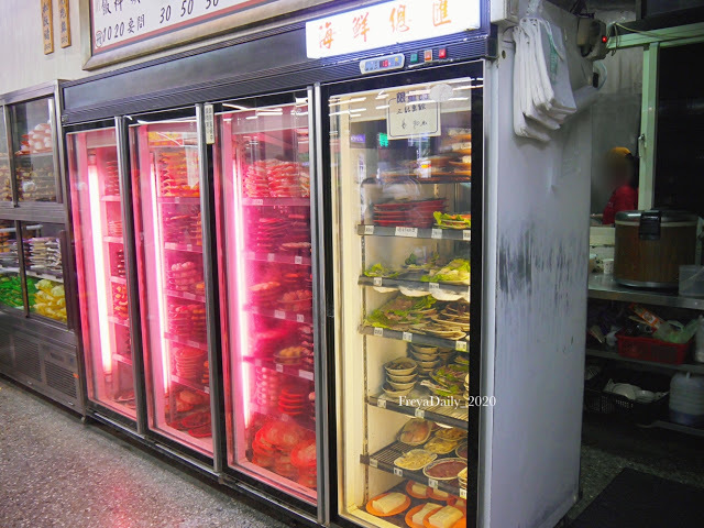 2020,  February │雅香石頭火鍋│走吧台北哪裡吃美食：西門町 台北必吃便宜火鍋 半夜也吃得到的排隊美食