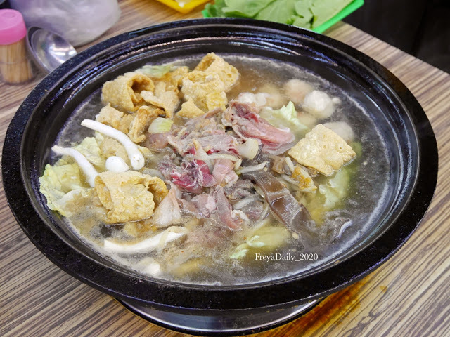 2020,  February │雅香石頭火鍋│走吧台北哪裡吃美食：西門町 台北必吃便宜火鍋 半夜也吃得到的排隊美食