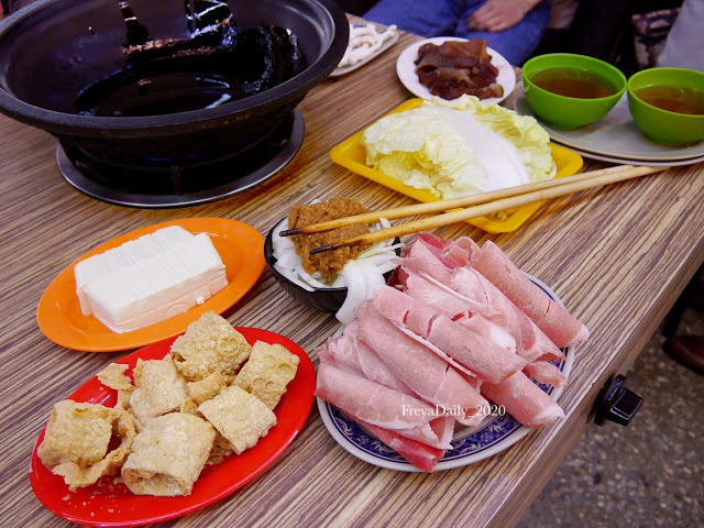 2020,  February │雅香石頭火鍋│走吧台北哪裡吃美食：西門町 台北必吃便宜火鍋 半夜也吃得到的排隊美食