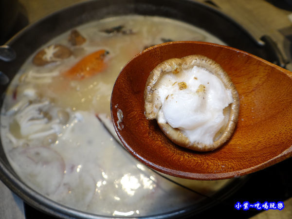 香菇鑲海鮮漿-山上走走 (1).jpg