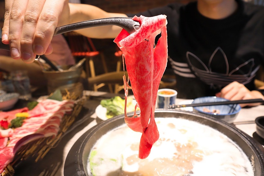 【新竹美食】山上走走｜千元吃到鹿兒島A5和牛、無菜單料理、新竹日式鍋物、活體海鮮鍋物等頂級食材