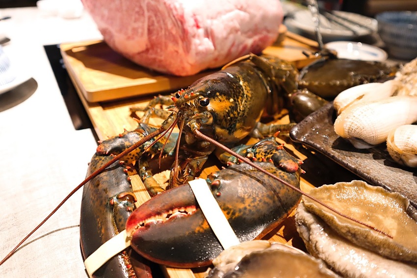 【新竹美食】山上走走｜千元吃到鹿兒島A5和牛、無菜單料理、新竹日式鍋物、活體海鮮鍋物等頂級食材